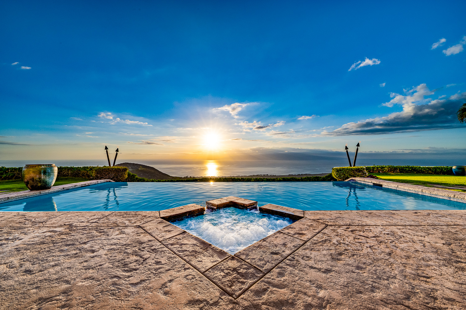 81 Iliahi Way infinity pool and panoramic ocean view